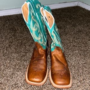 Women’s cowgirl boots.